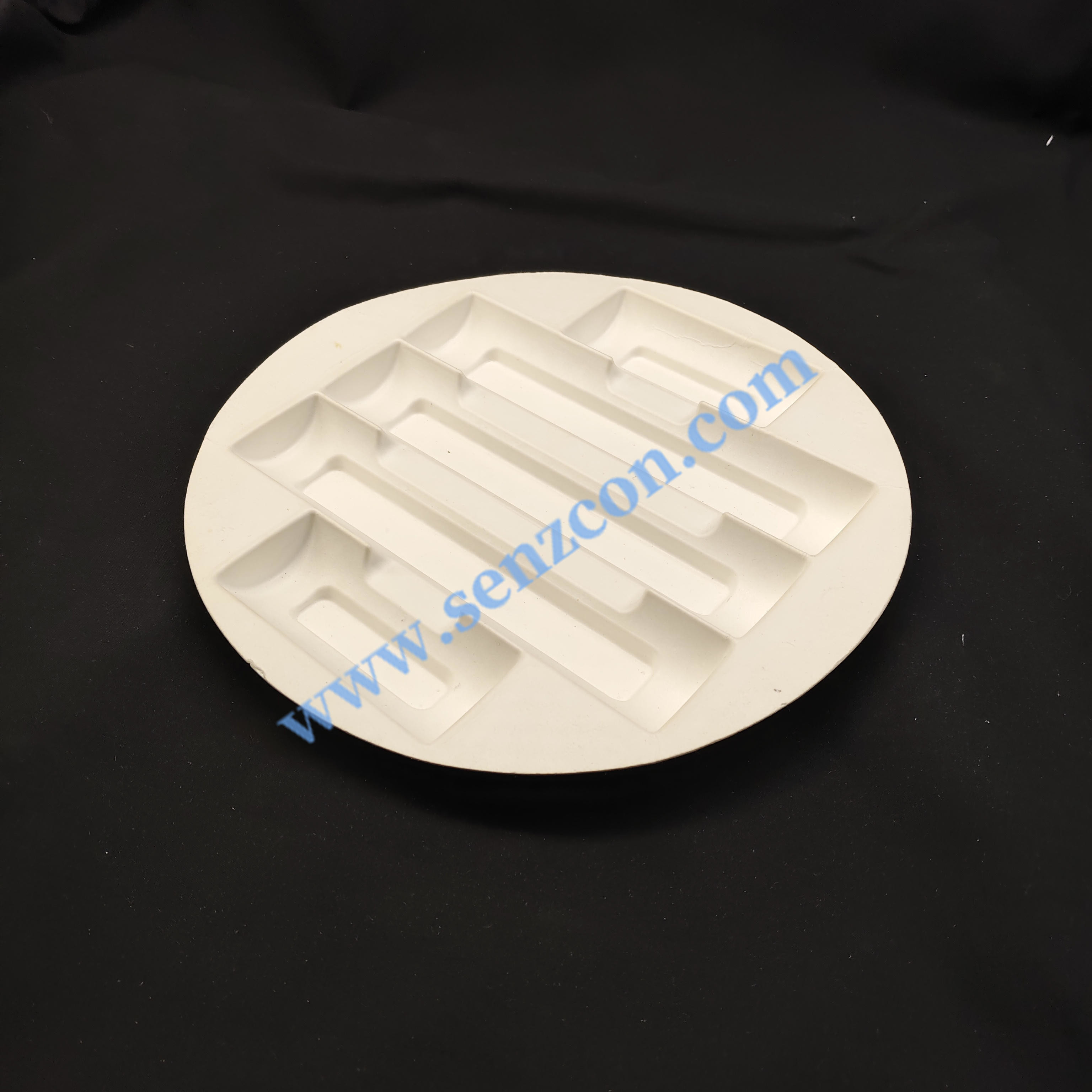 Direct supply from Ningbo factory. Pulp molded packaging. The round packaging base for the essence liquid is made of white sugarcane pulp plant fiber.