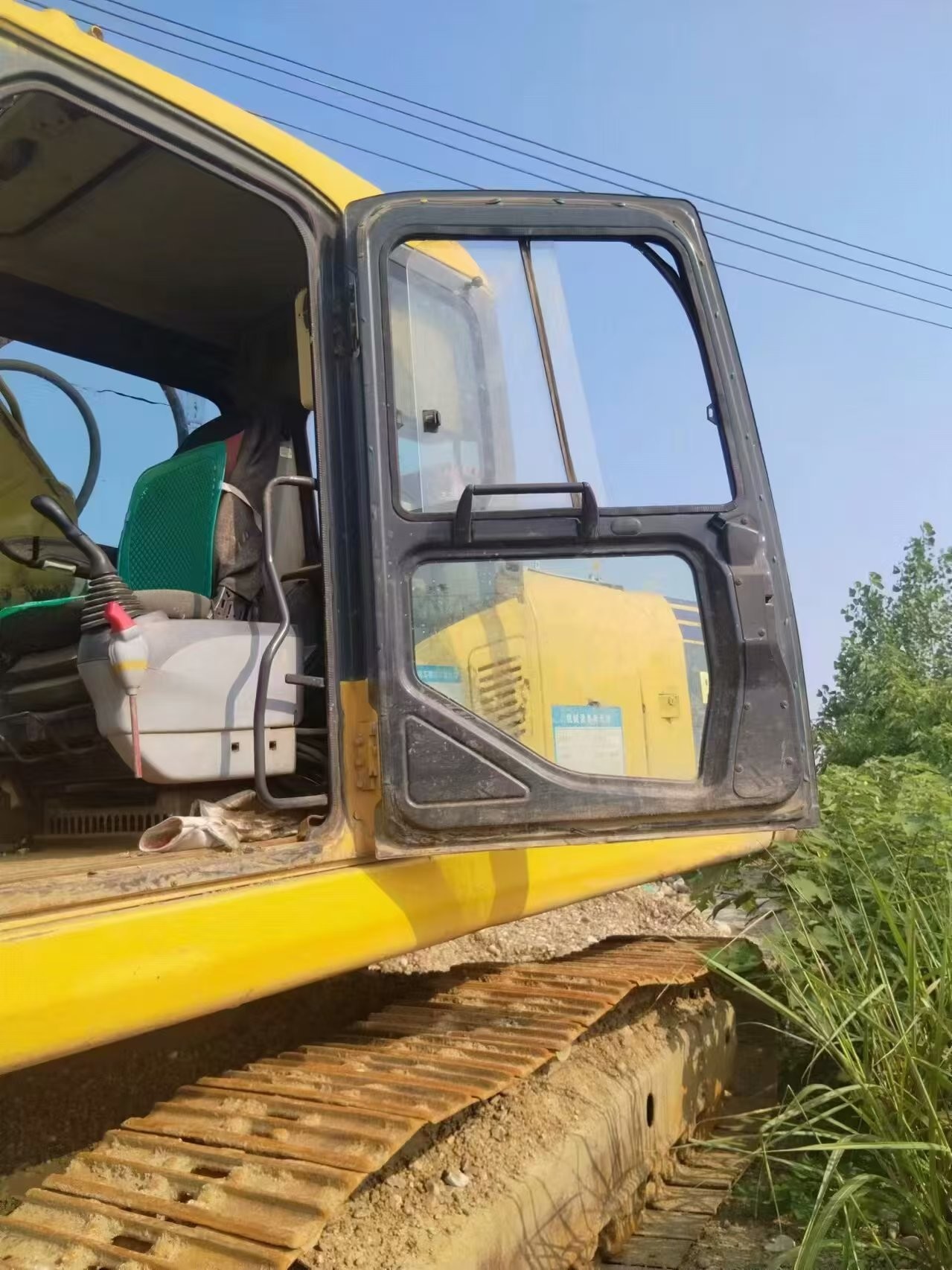 Second hand Komatsu 220-7 excavator, excavator produced in Japan