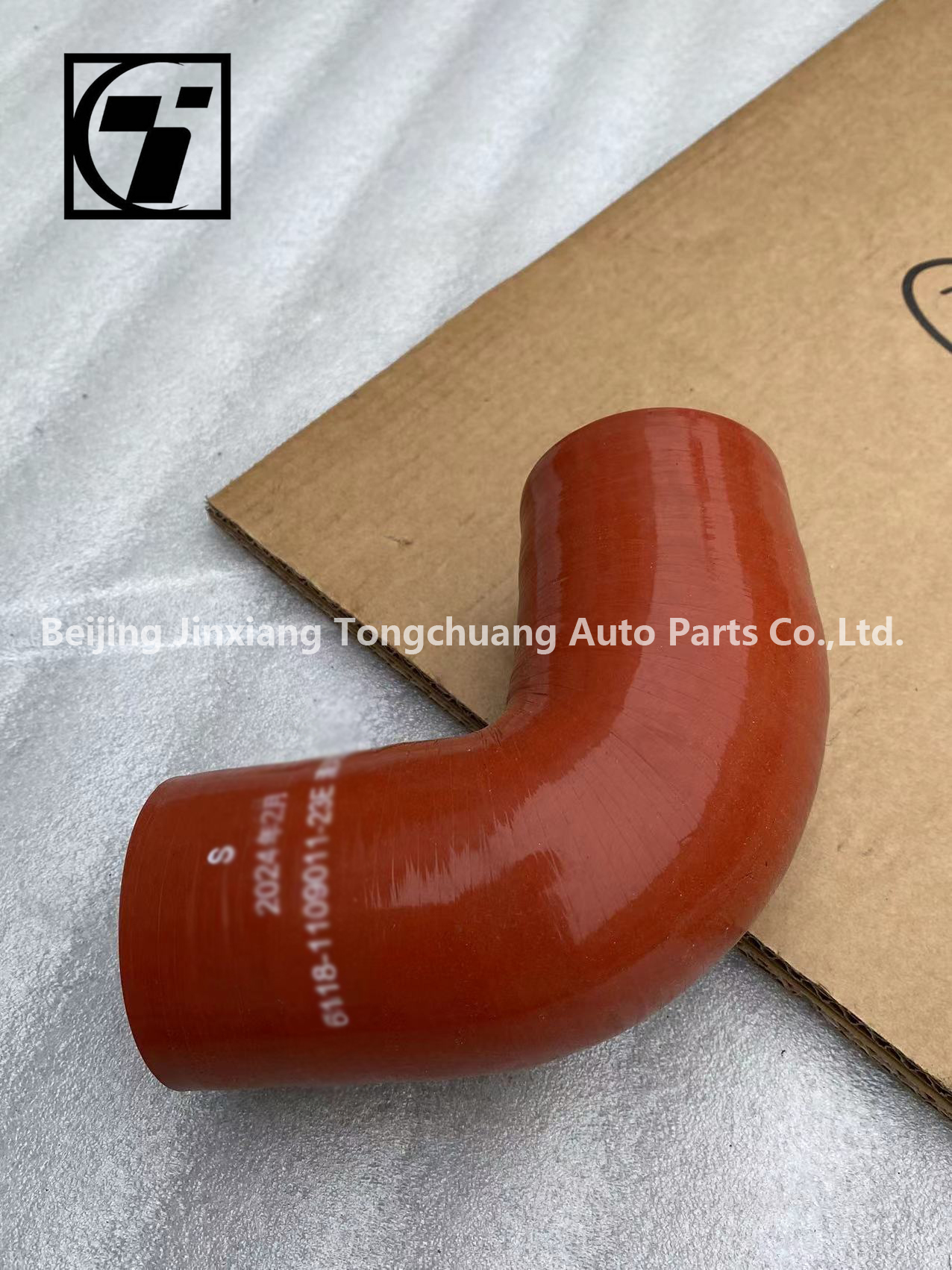 Ankai 6118-1109011-23E Bus Intercooler Hose Supercharr Intake Pipe with Thermostat Feature