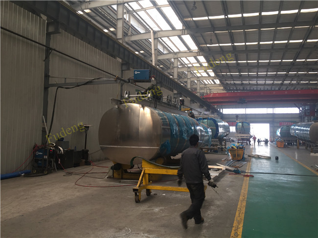 Steel Fuel Tanker Semi Trailer For Petrol / Diesel / Crude Oil Transportation