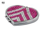 Unique Crystal Compact Mirror , Girl Using Heart Shaped Compact Mirror Favors