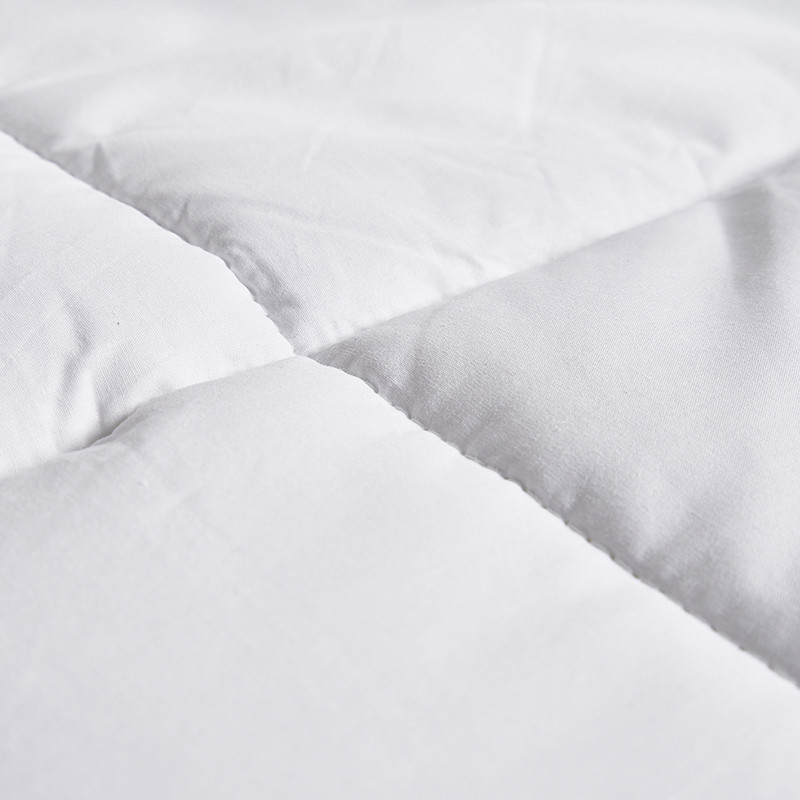 Luxury Custom Lightweight Down Duvet , 100% Cotton Patchwork Quilt Inner Hotel Duvet