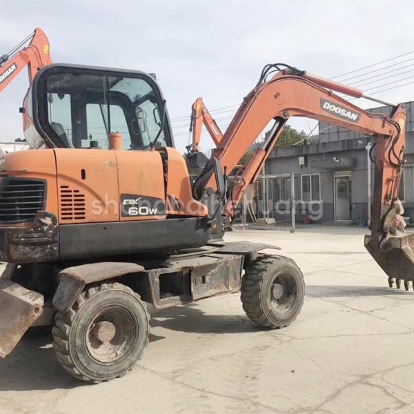 Used Construction Machinery Rubber Wheel Excavator Doosan DX60W 5700kg Machine