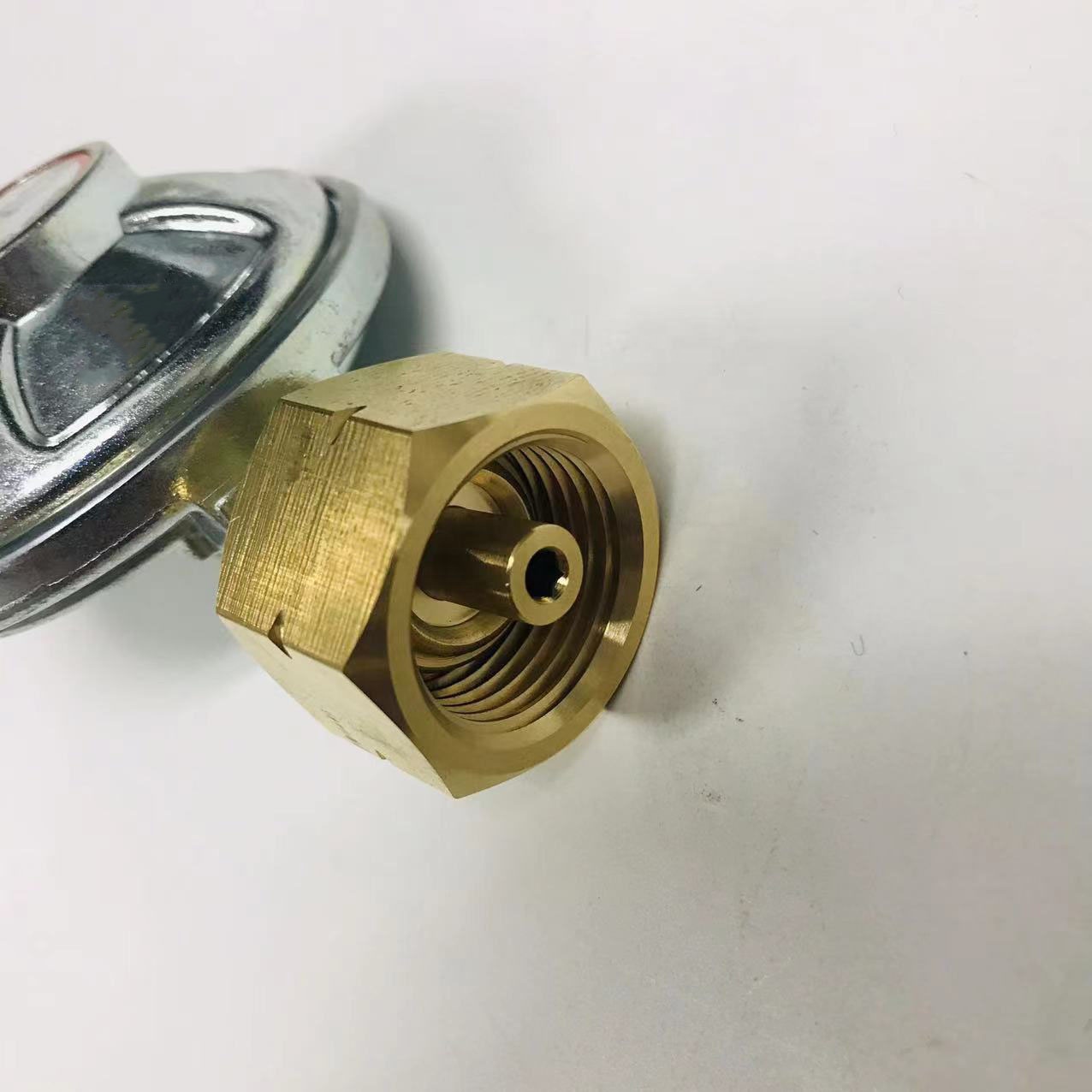Hand Propulsion Gas Regulator for High Flow Rates in Poland 30mbar/37mbar/50mbar