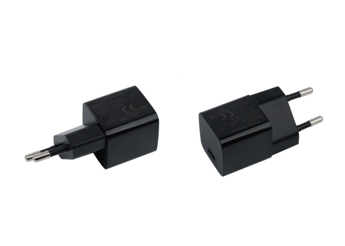 Wholesale best seller product USB Type C fast charge phone charger PD20W High Powered Port wall charger for iphone 15
