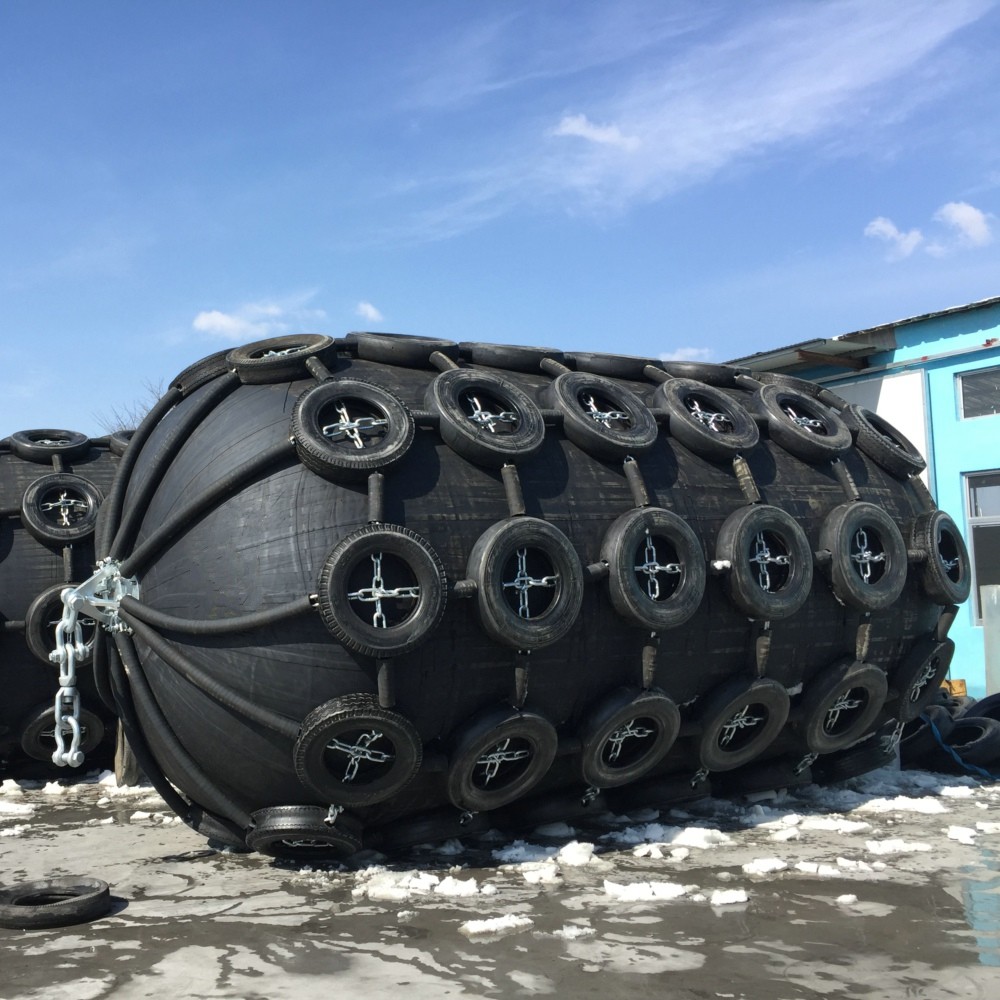ISO17357 Standard Yokohama Type Pneumatic Rubber Fender Black For Protecting Dock And Boat