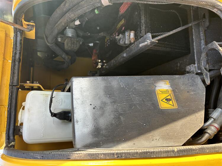 Used Komatsu Pc56-7 Excavator With Original Hydraulic Valve In Low Hours In Shanghai