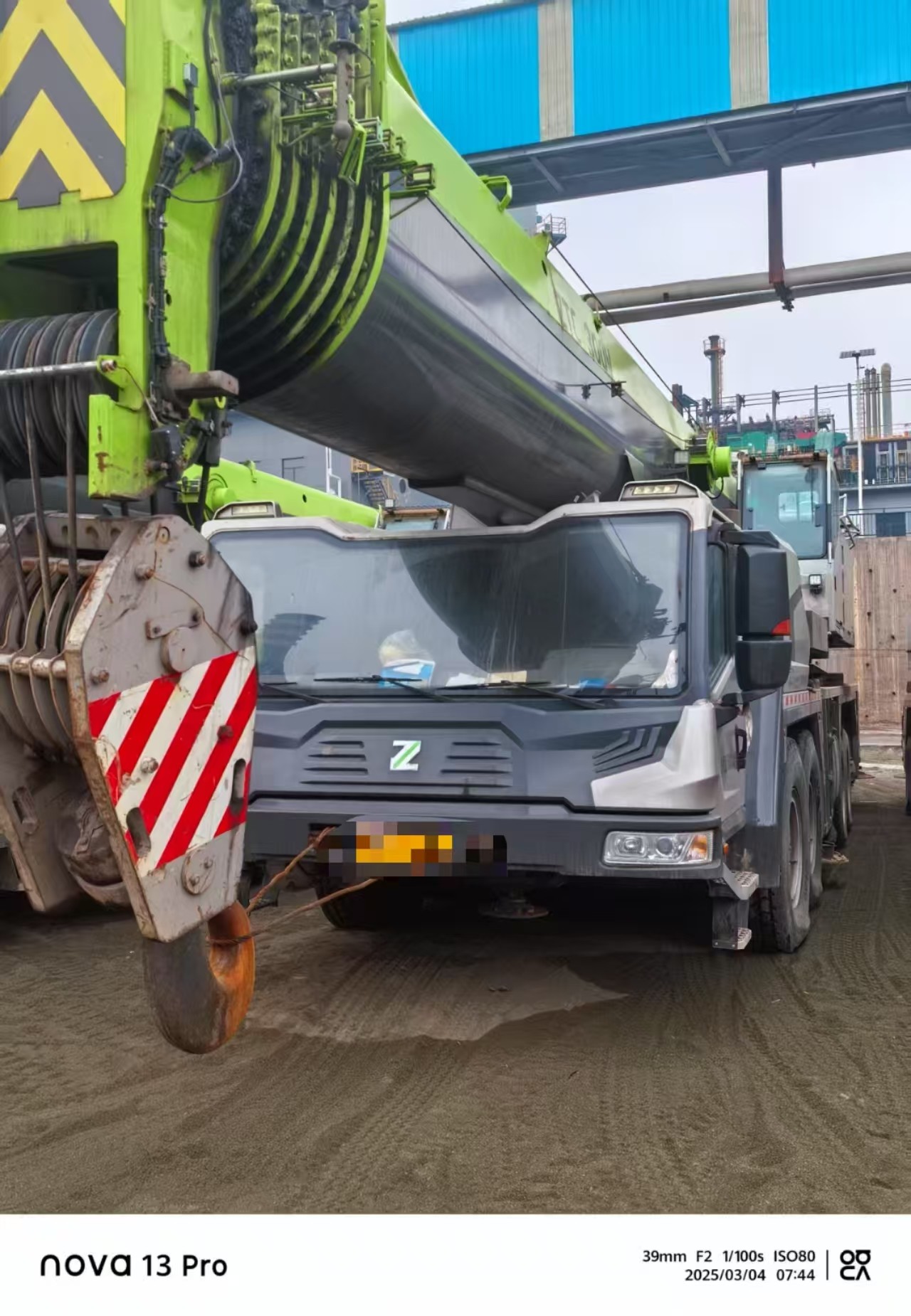 Green BrSuper-Above Truck Crane Zoomlion 220ton Hydraulic Mobile Crane Maximum Lifting Height 883m and Spare Parts
