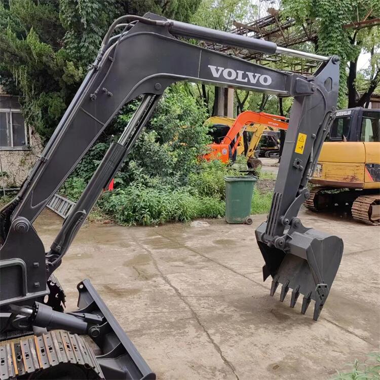 6000 KG Machine Weight Used EC60E Mini Excavator Volvo Main Control Valve in Korea