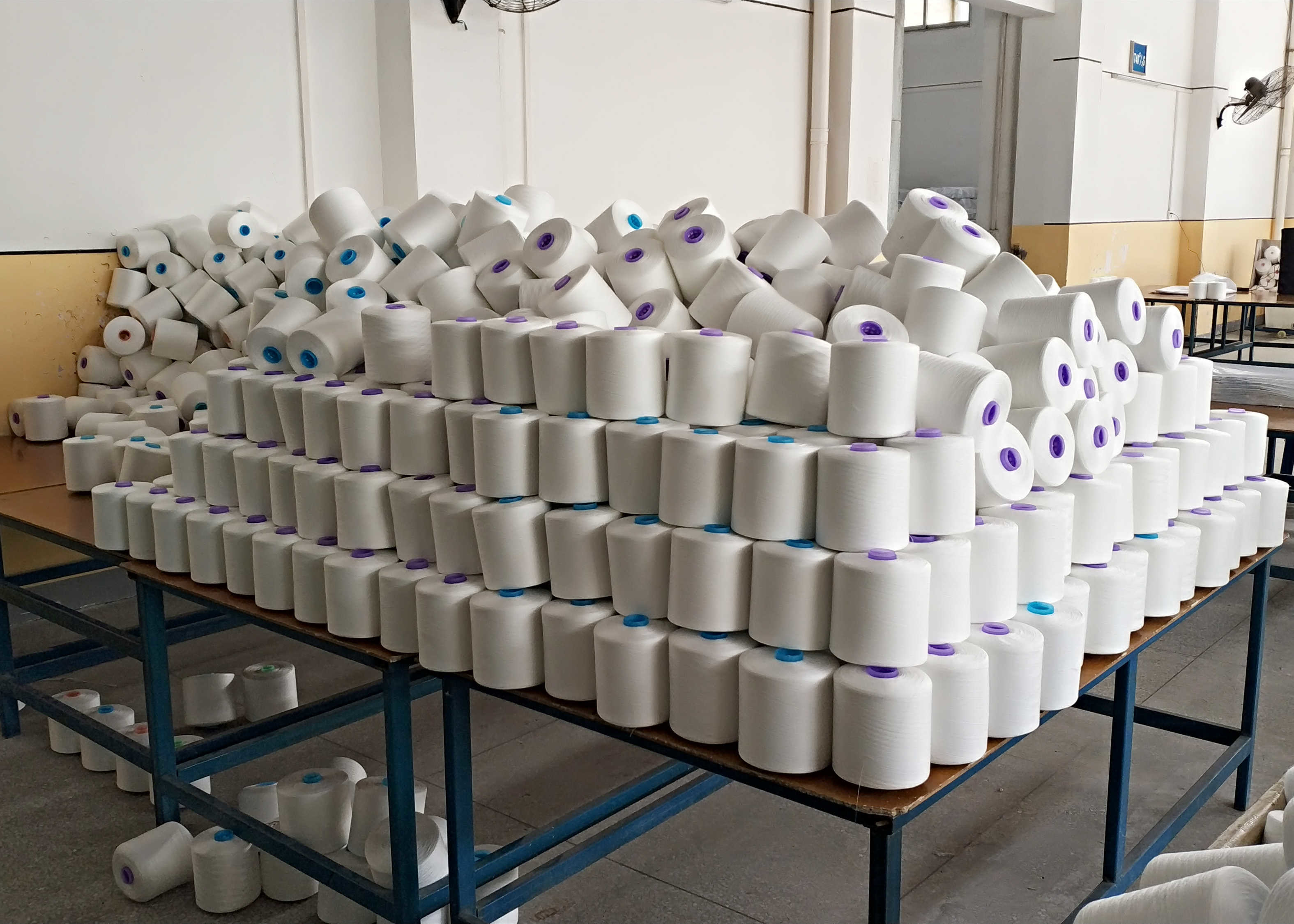 T50S/2 Virgin Bright Dyed Polyester Yarn Made With YIZHENG Staple Fiber 210