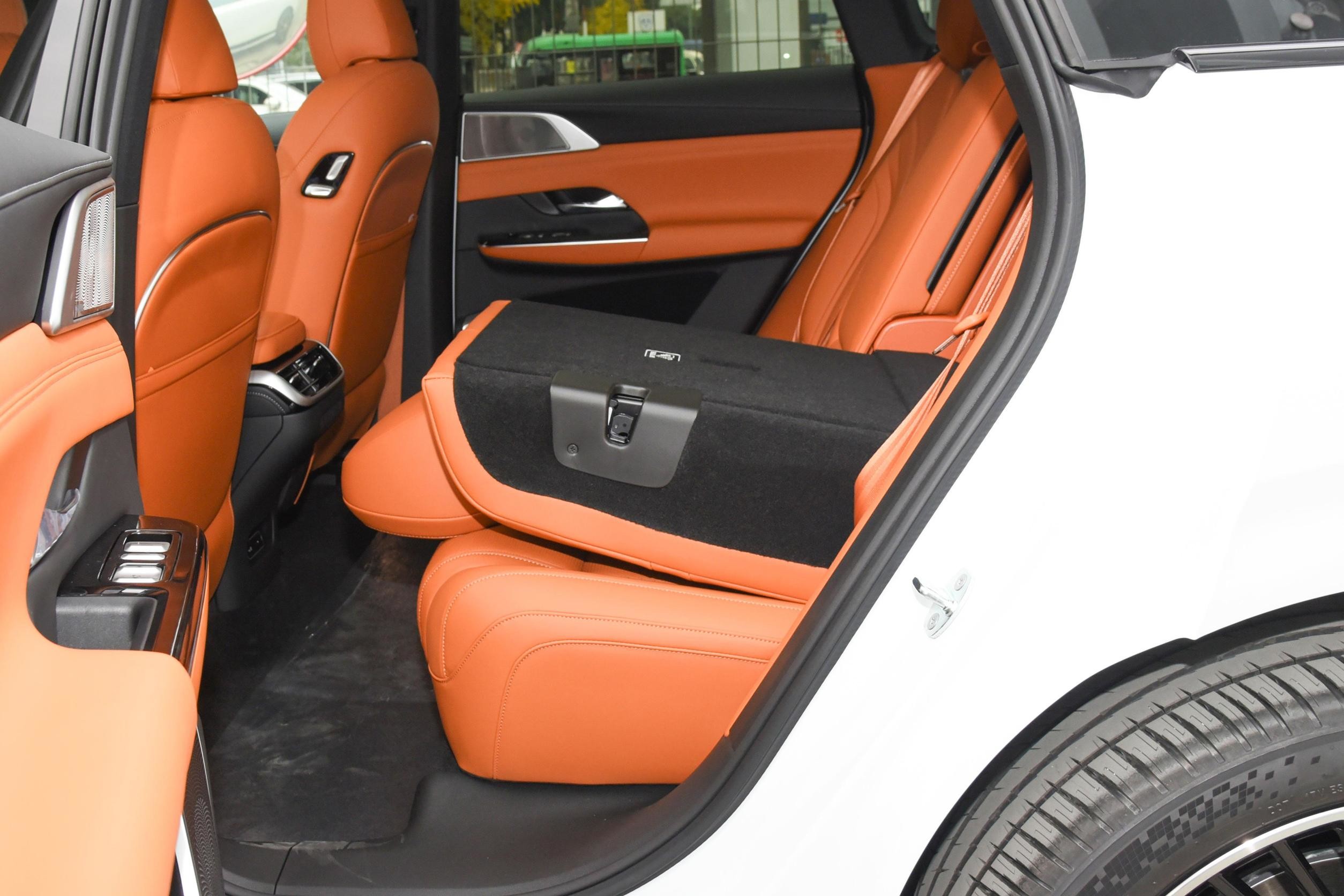 230kw Xpeng G9 EV Used New Energy Electric Car Max Speed 200km/H