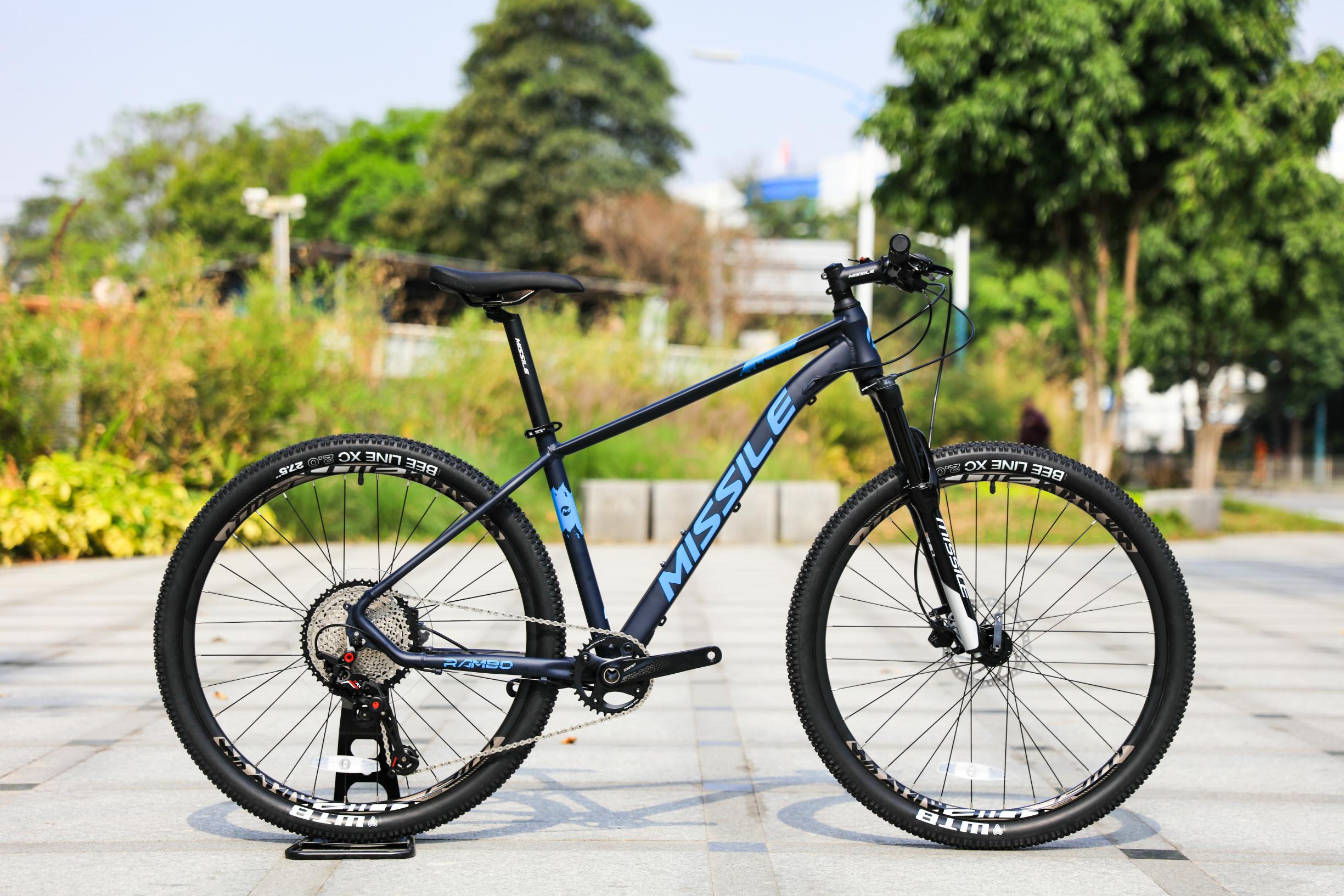 27.5 Inches Mountain Bike with Hydraulic Disc Braking System and Lightweight Design