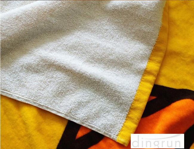 Thickened Soft Oversized Beach Towels Duck Cartoon Yellow Color 70*140cm