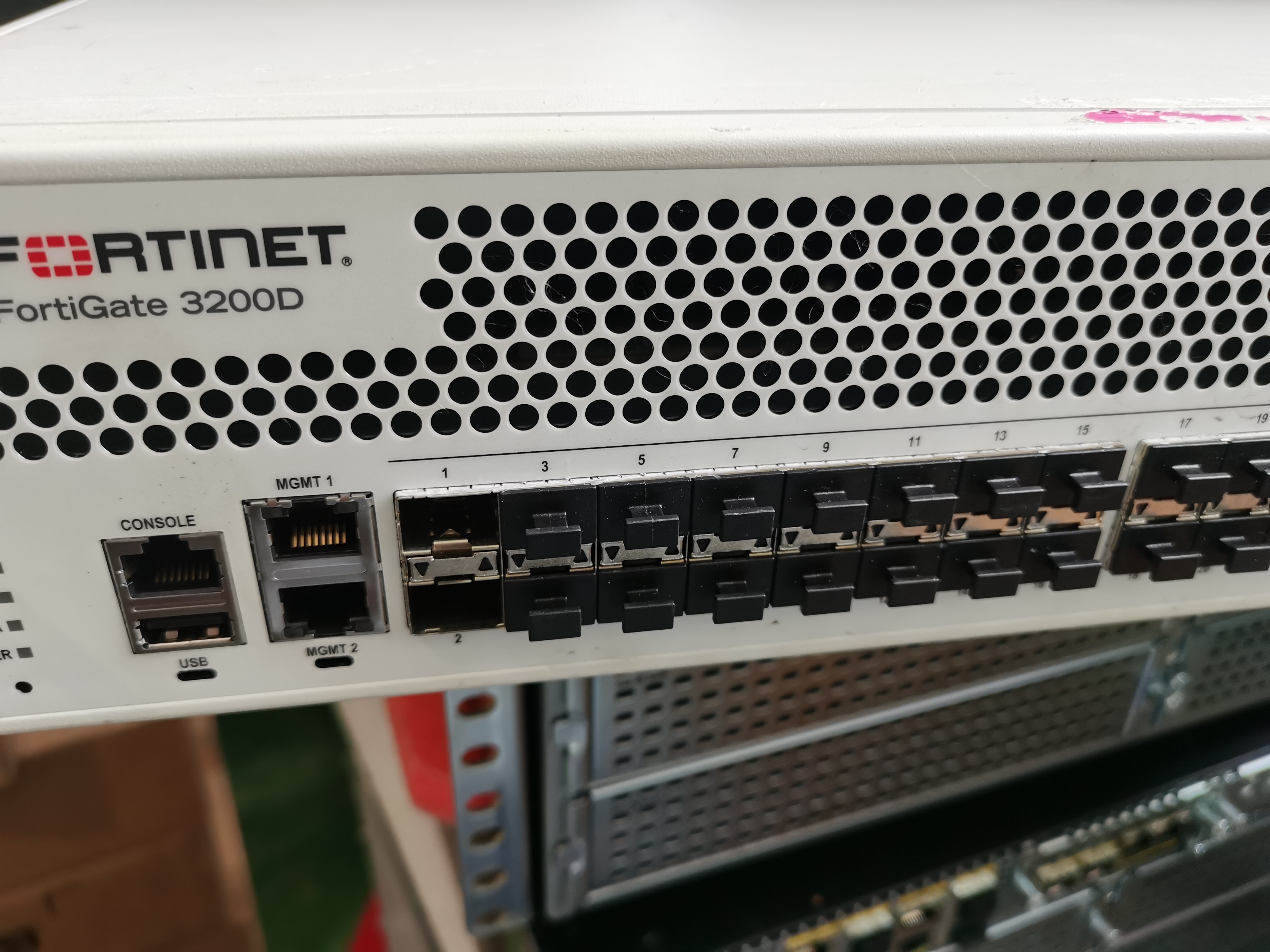 80Gbps Fortinet FortiGate FG-3200D 48x 10GE SFP 48ports 10GBE Used Fortigate 3200d