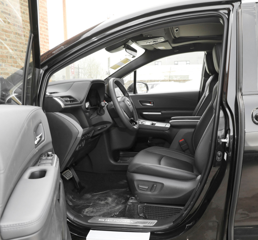 Good Quality TOYOTA Sienna 2023 2.5L Hybrid Medium large SUV 5 Doors 7 Seats MPV Professional New/Used Cars Exporter
