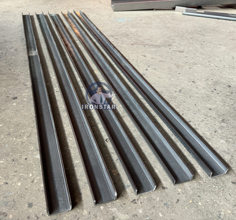 35*15mm and 35*30mm 10 Ga 2 sizes in 1 U purlin roll forming machine in America