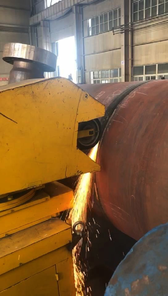 tank circular weld seam polishing machine (6).JPG