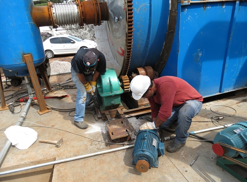 Pyrolysis Technology Converting Plastic Into Fuel Oil With 5.5 Ton Capacity