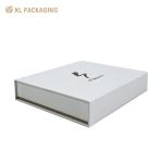 White Magnet Paper Box Gold Foil Logo Magnetic Closure Gift Box Packaging Skin