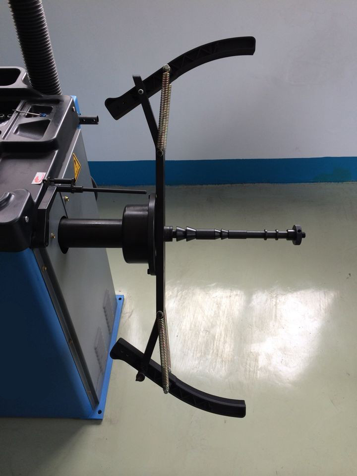 40mm Lead Screw LCD tire Wheel Balancing Machine With Tool Box