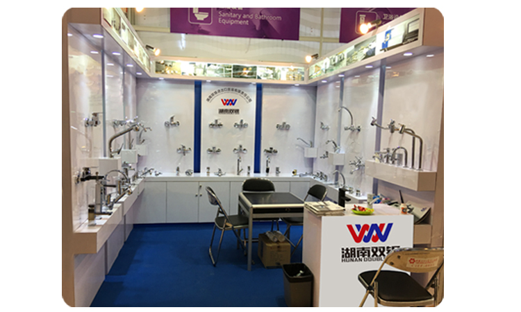 2.100kg 35mm Wall Mounted Bath Taps With Shower Diverter
