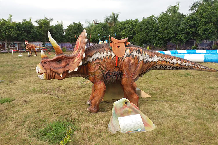 Triceratops Animatronic Dinosaur Ride Soft Skin Silicon Rubber