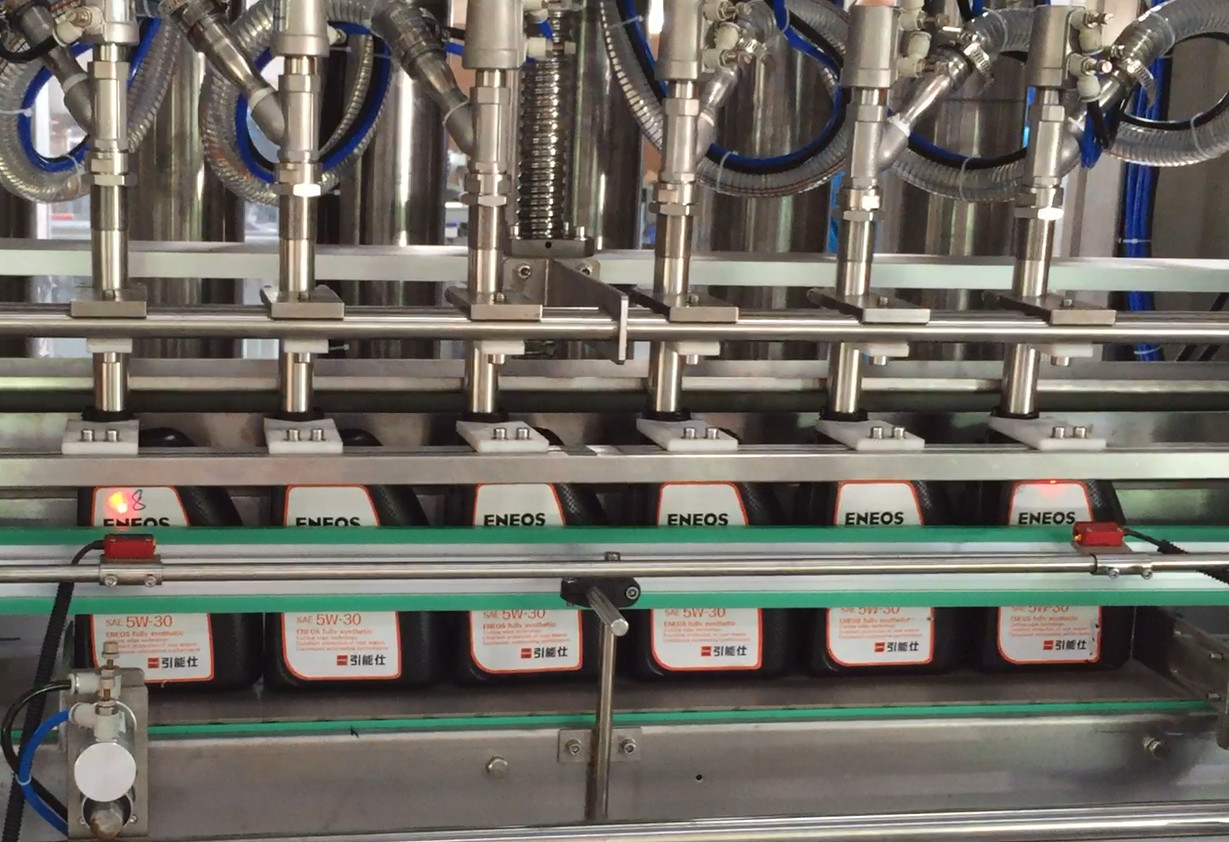 Engine Oil/Lubricant Oil/Motor oil/viscosity liquid/Brake Oil/Lube Oil Filling Bottling Capping Packing Machine Line