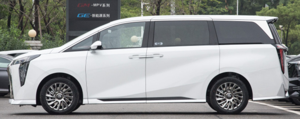 GAC Trumpchi M8 2023 zongshi series shuangqing zhizun Large and medium MPV 2.0T 190HP L4