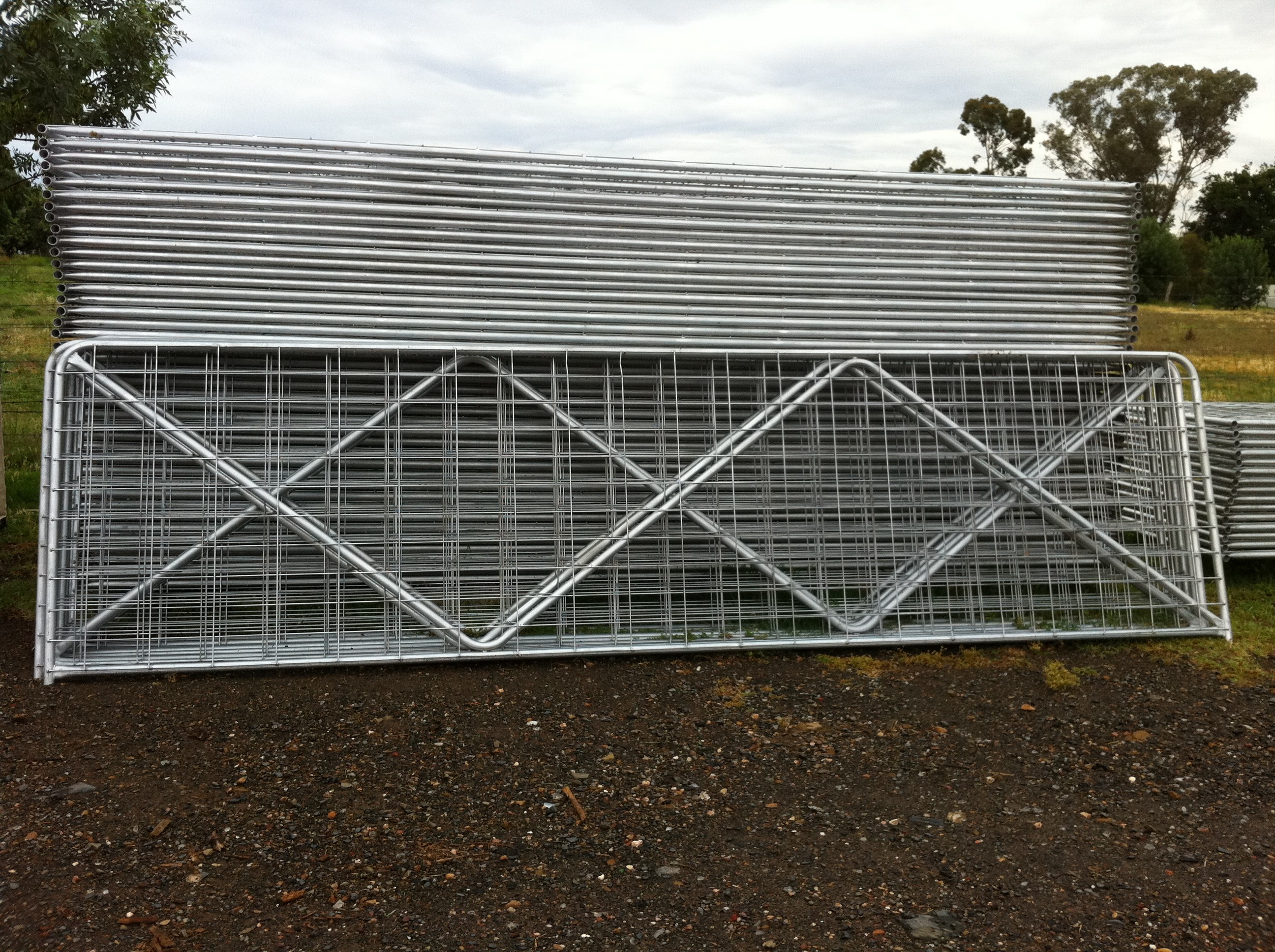Gate N Stay 8' foot (2400mm) - Mesh Farm Field Brisbane Pick up
