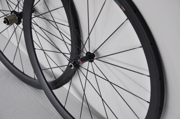 Super light strong Carbon China 700C 38mm wheels clincher with 100% hand bulit