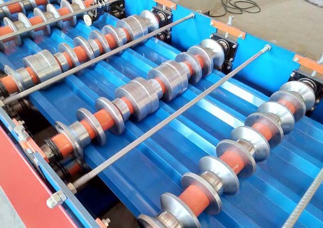 Hydraulic System Roofing Sheet Roll Forming Machine With Cr12 Full Hard Cutter