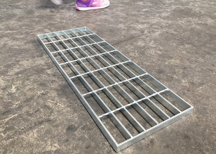 Welded Type Metal Stair Tread Grating With Steel Checker Plate