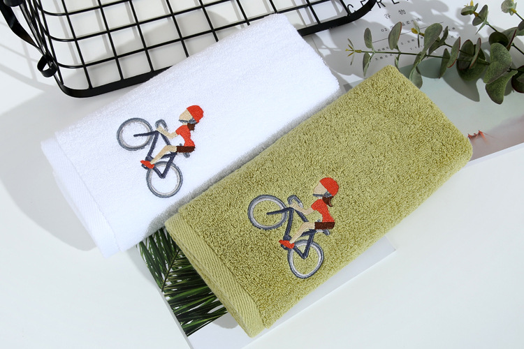 Embroidered 180gsm Custom Logo Quick-drying Sports Towel for Extended Outdoor Fitness