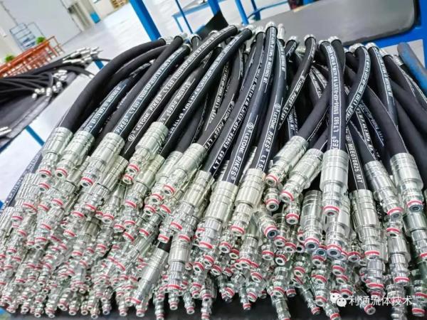 Pressure Steel Wire Hydraulic Hose NBR Tube Exceeds SAE Standard -40.C to 85.C