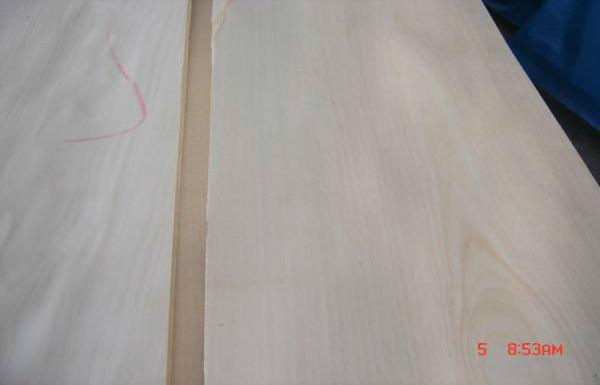Buy cheap 0.5 mm Crown Cut White Birch Veneer With Light Yellow Grain from wholesalers