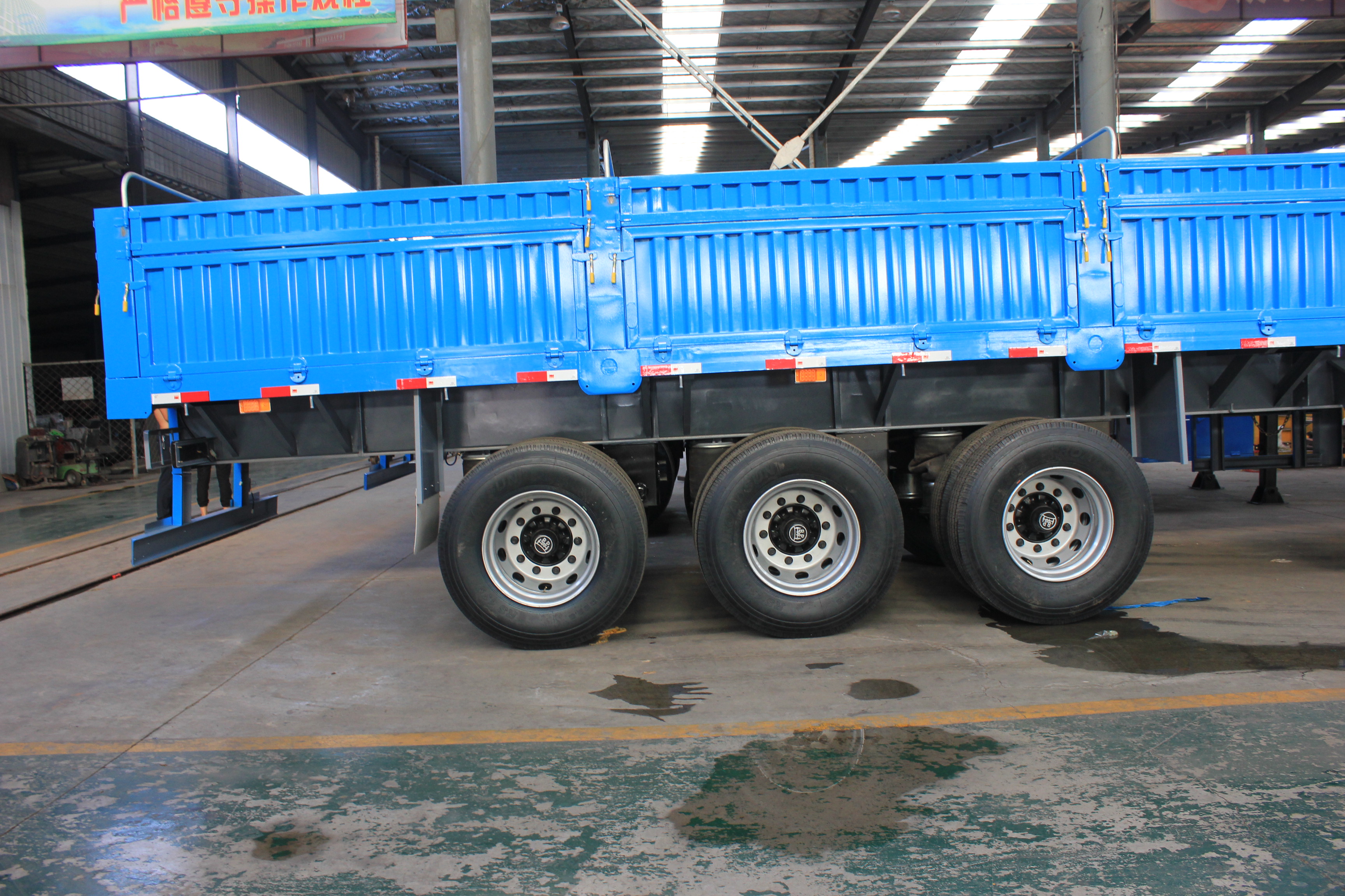3 Axles 40t Bulk Cargo Semi Trailer with Side Wall As Per Client's Specifications