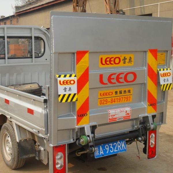 Buy cheap 1.7m Tractor Trailer Liftgate 18MPa Hydraulic Vehicle Tail Lift from wholesalers