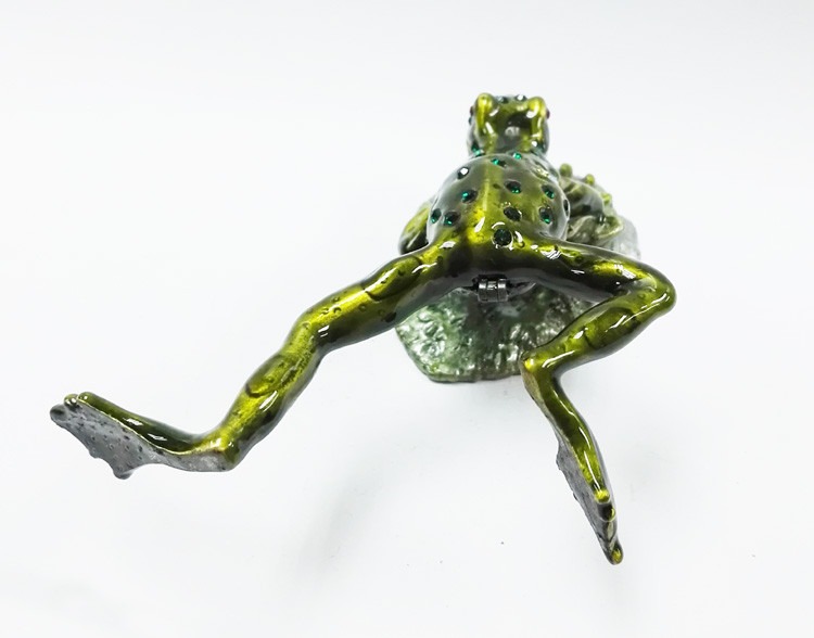 Leaves the frog shape trinket box with rhinestone for lovely jewelry box