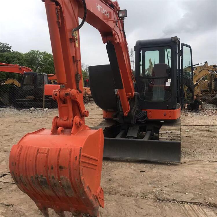 Japan Original ZX65 Mini Excavator 6T Hydraulic Crawler Machine with 3350 Working Hours