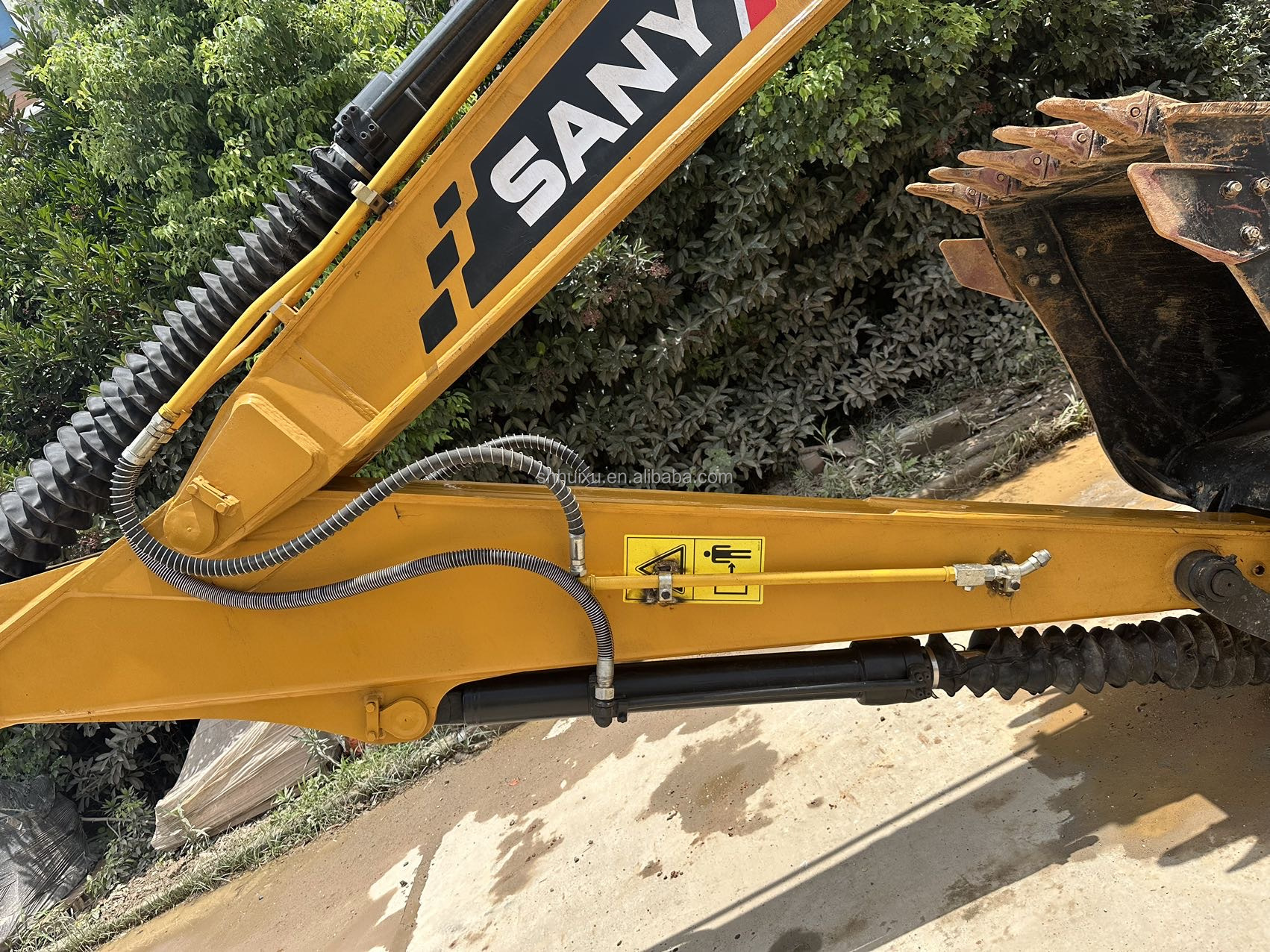 China Made Excavator Used Sany Excavator 135 Yellow 0.7m3 Bucket Capacity 13 Ton