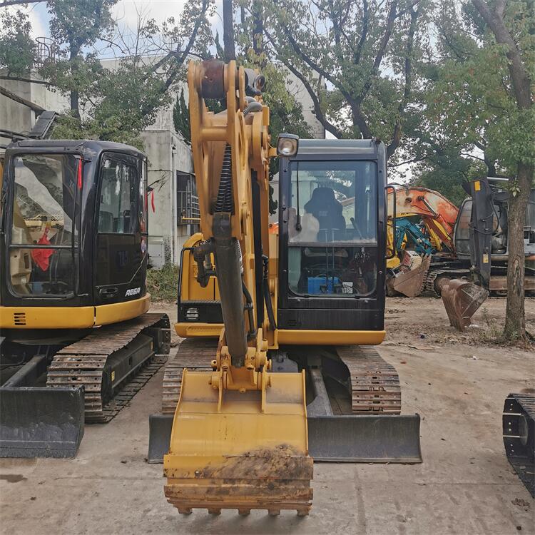 Buy Original CAT305.5E Crawler Caterpillar Excavator at the Best with Renowned Engine