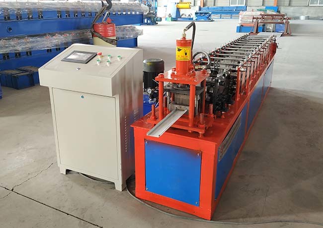 Weight 2.5 Tons Rolling Shutter Door Roll Forming Machine With Manual Feeding Decoiler