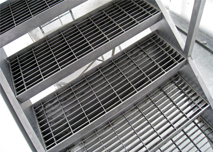Galvanized Metal Catwalk Flooring Steel Walkway Grating For Chemical Plant 25*5mm