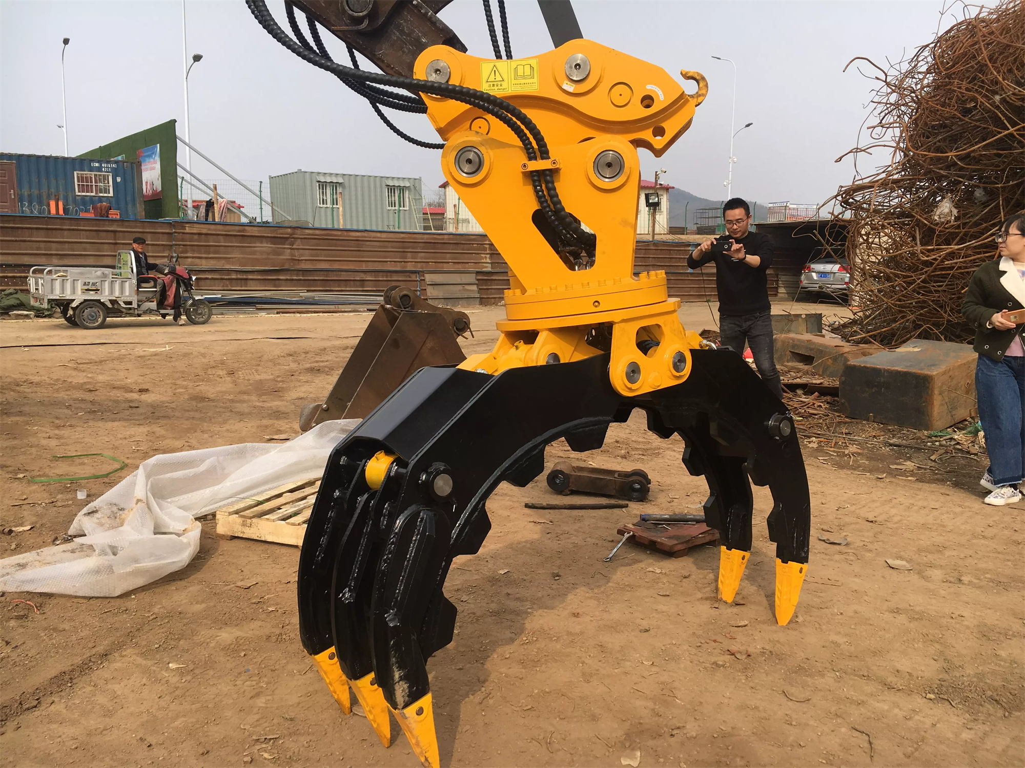 Q690 Excavator Hydraulic Rotating Grapple Attachments Customized Color