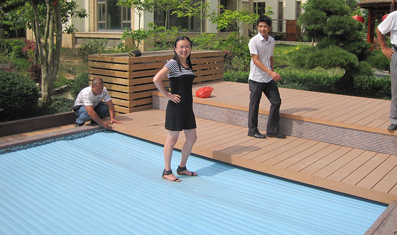 Extend Your Swimming Season With AUPOOL OEM Automatic Pool Cover CE Certifications