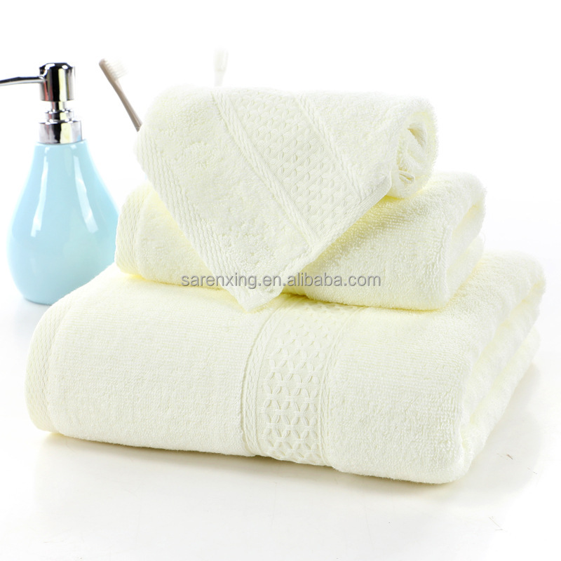 Embossed Bath Towels in Solid Color for a Luxurious and Comfortable Bathing Experience