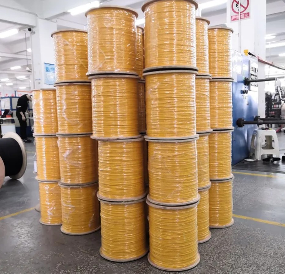 LSZH Inner Sheath Material Indoor Fiber Optic Cable for Speed Data Transfer in 1-24 Core Configuration
