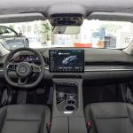 White Black Color EV Sedans High Speed Electric Car 550Km 610Km