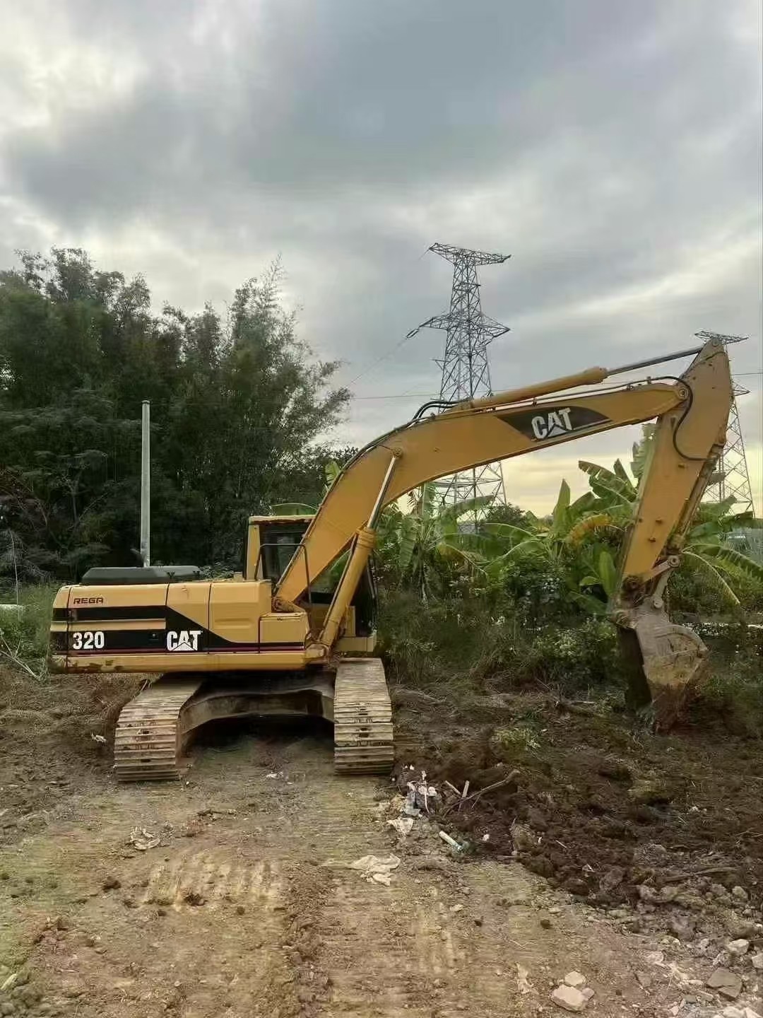 Caterpillar Excavator Second-hand CAT 320B , Discount