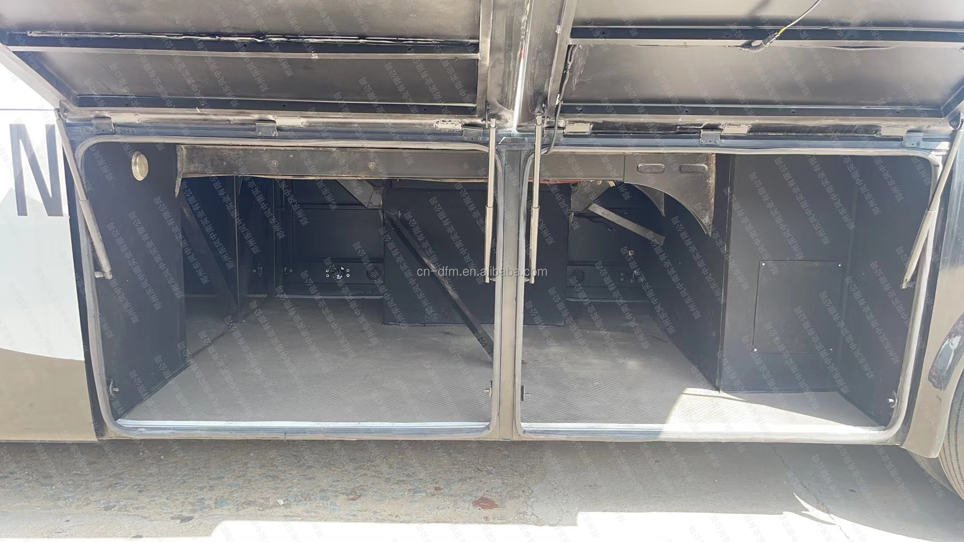 49 Seats Well Refurbished Chinese Customized Coach Bus with Max Speed of 100km/h